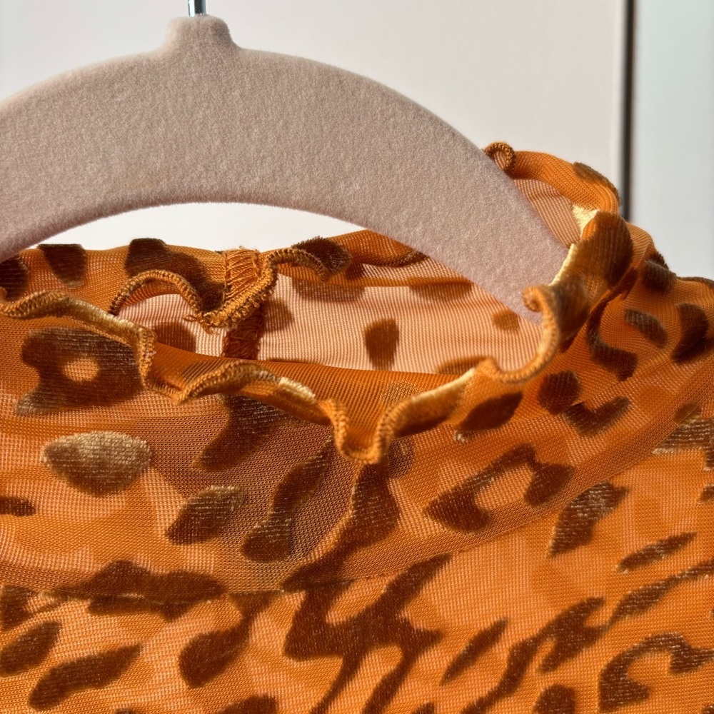 Urban Outfitters Out From Under Leopard Print Velvet Mock-Neck Top Small - Picture 6 of 11